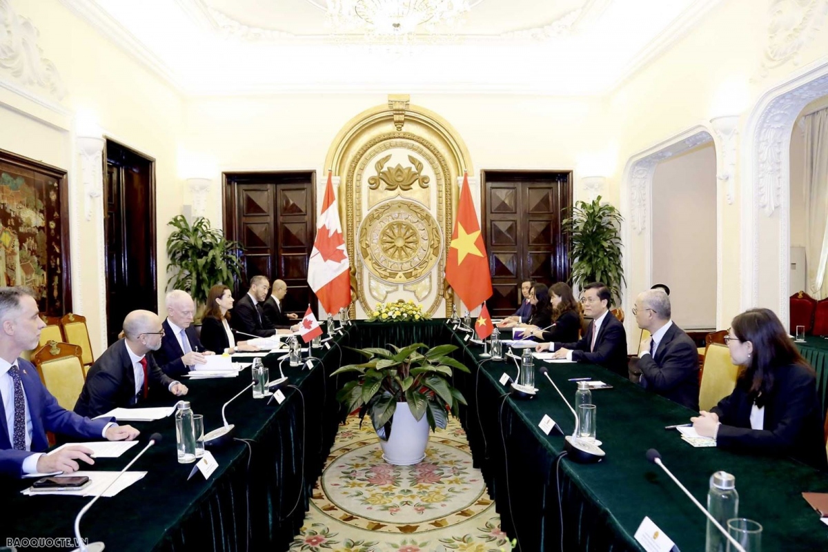 Vietnam and Canada hold political consultation in Hanoi
